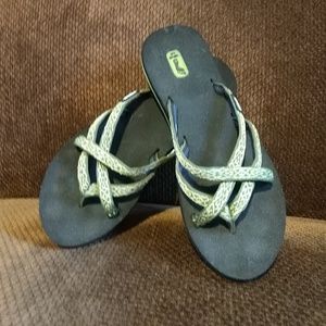 Teva flip flops size 8